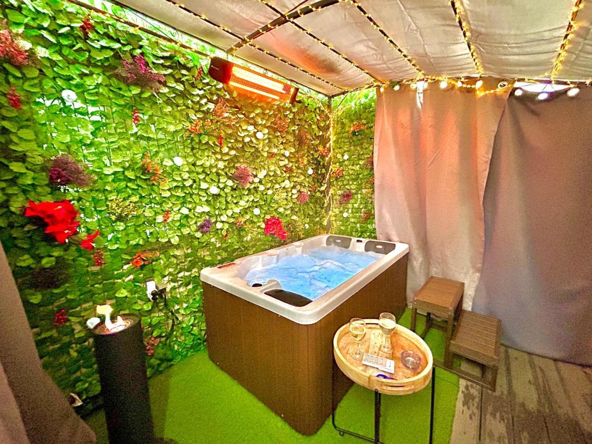 La Lover'S Jungle Pont-Sur-Yonne Екстериор снимка